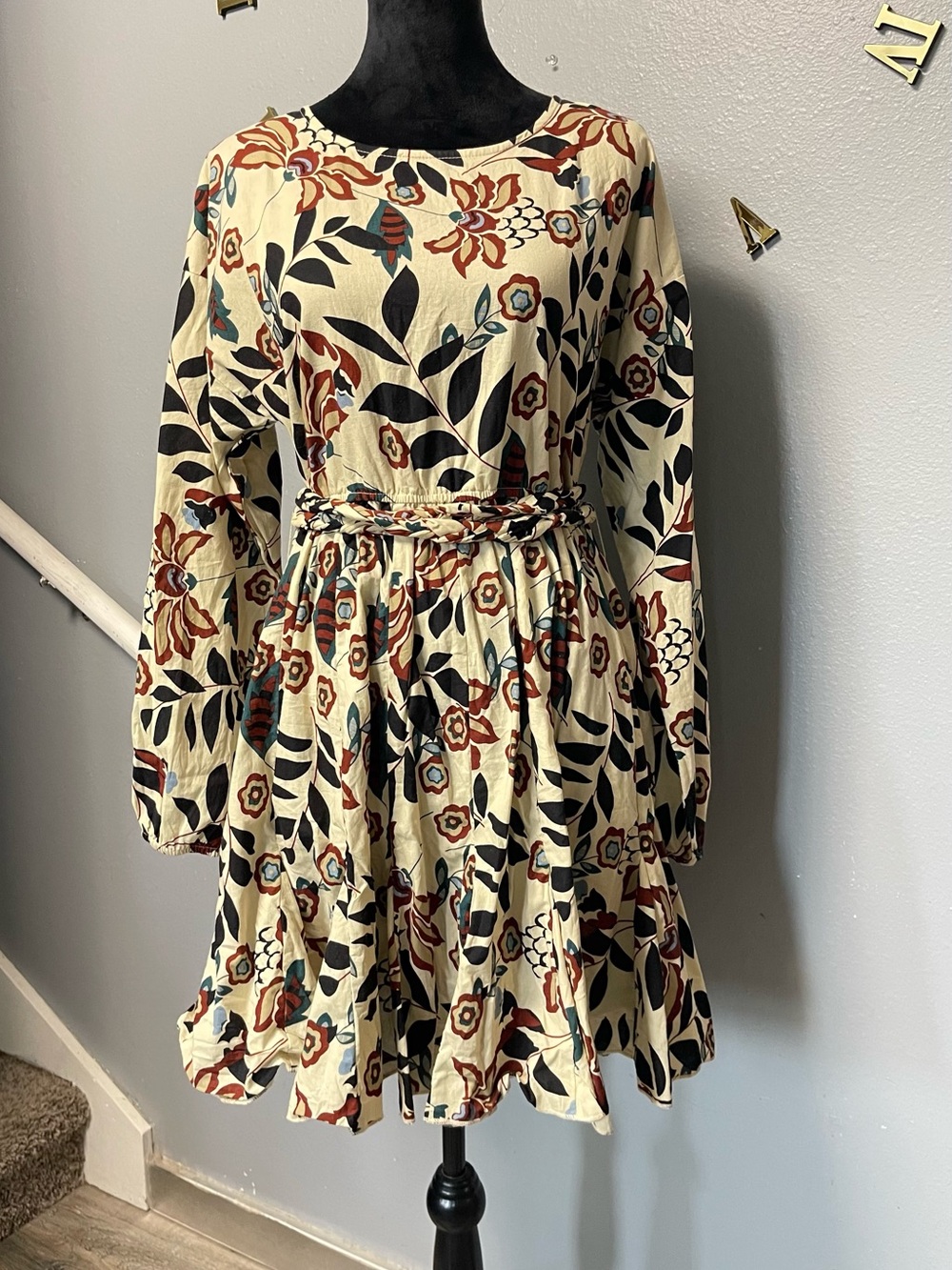 Jacquie the label Cream Floral Leaf Print Long-Sleeve Dress
